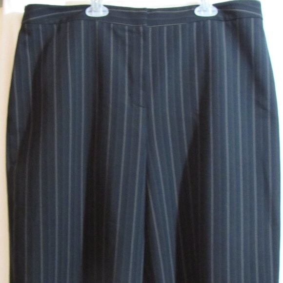 CHICO'S SIZE 3 PINSTRIPED CAPRI DRESS PANTS FRONT ZIP OFFICE CASUAL SIZE LARGE - Picture 3 of 13
